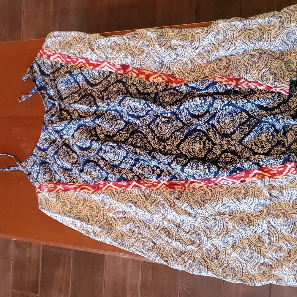 Hem and Thread dress - Picture 2 of 5